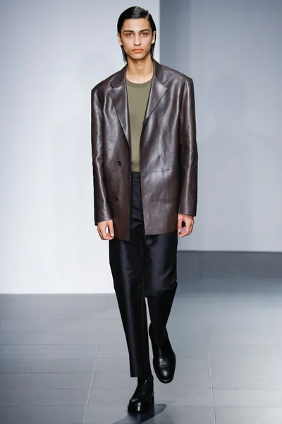 Look 25